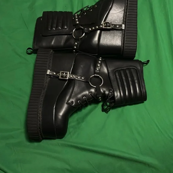 Women's Black Platform Boots - Picture 2 of 6